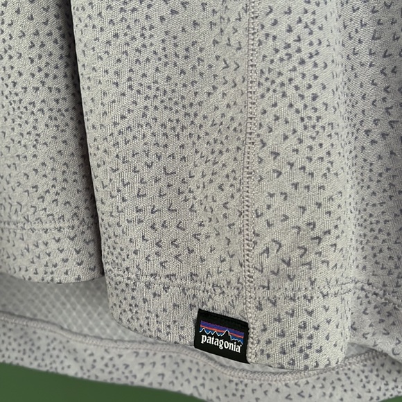 Women’s Patagonia Quarter Zip. Purple, adorable heart-like pattern.Lightweight.M - Picture 2 of 8